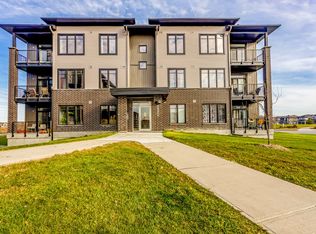 96 Tapadero Ave, Ottawa, ON K2V 0H7