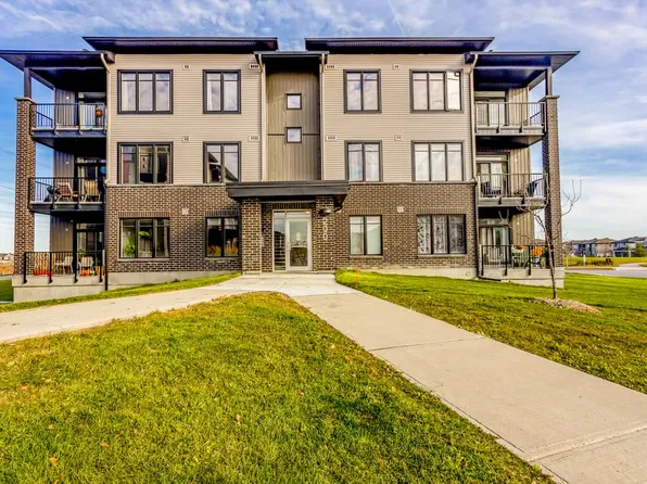 96 Tapadero Ave, Ottawa, ON K2V 0H7