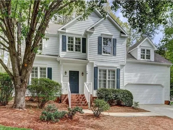 2000 Warwickshire Dr, Greensboro, NC 27455