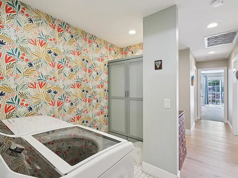 1767 Woodbine Pl — Photo 37