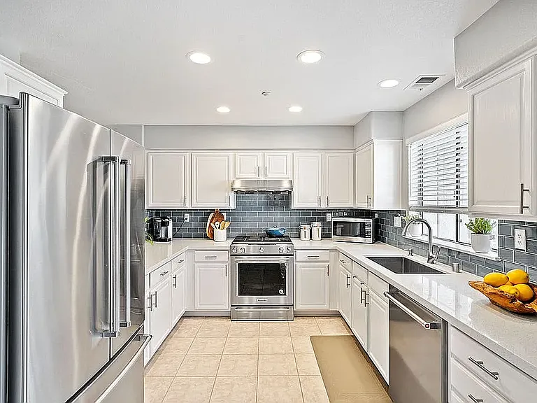 125 Sydney Ln — Photo 6
