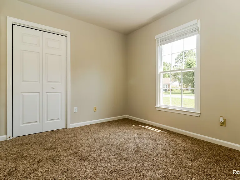 1311 Hampton Dr — Photo 8
