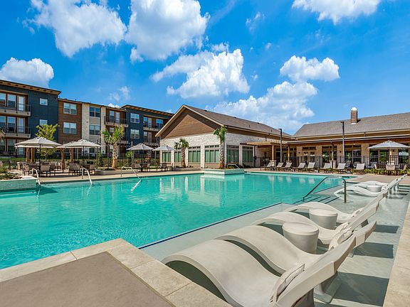 3rd image of 1210 N Cockrell Hill Rd #6308