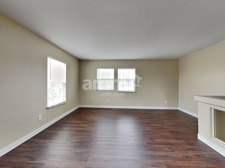 19052 E 53rd Ave — Photo 9