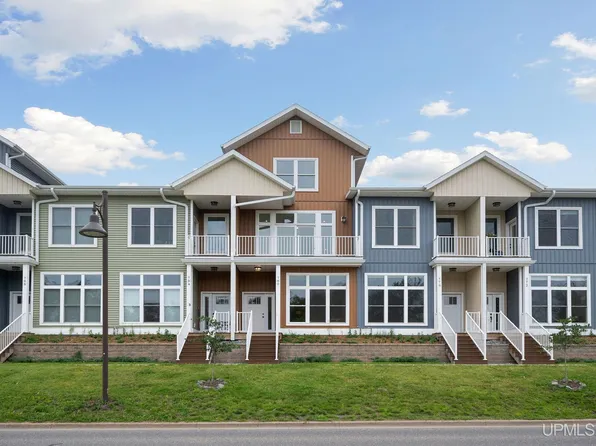 780 S Lakeshore Blvd, Marquette, MI 49855