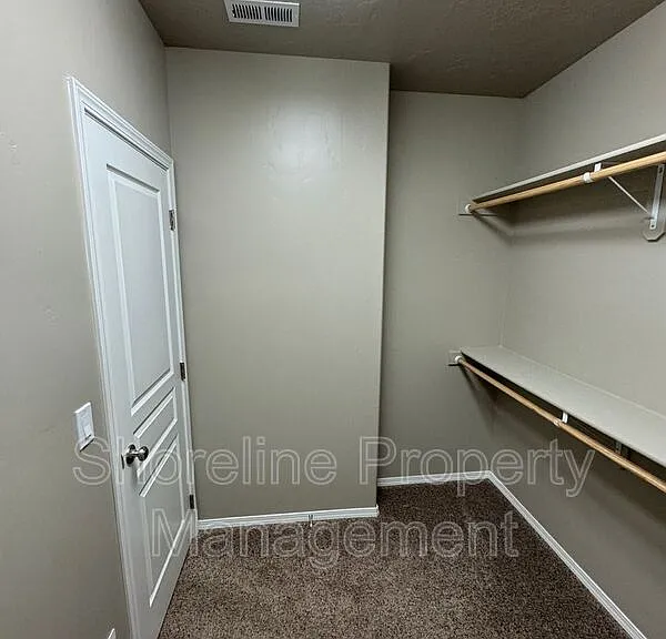 511 Diamond Lake St — Photo 6