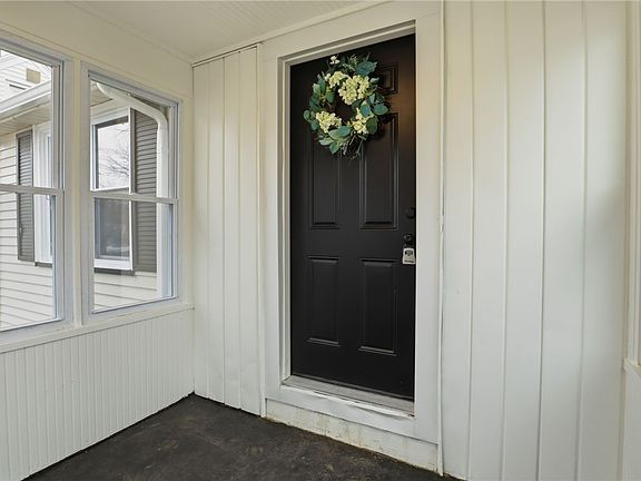 4th image of 394 Knickerbocker Ave