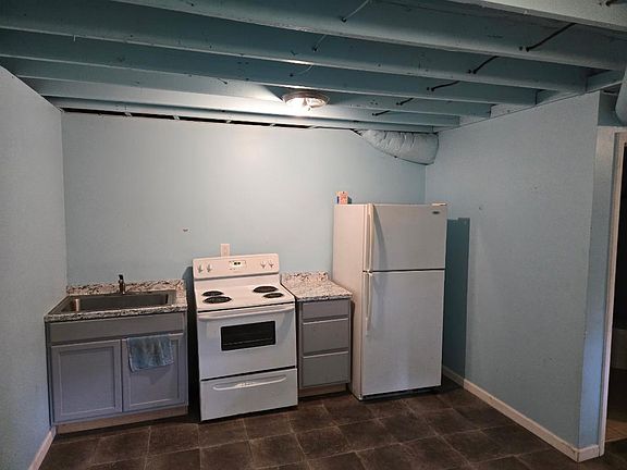 5th image of 957 Martha Dr #B