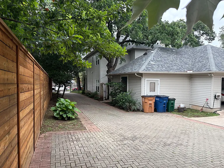 1204 W 39th St — Photo 39