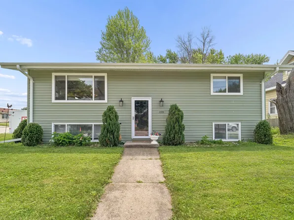 208 E Burdick St, Black Creek, WI 54106