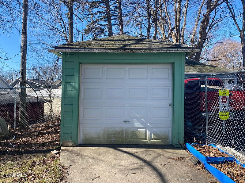 4th image of 1414 Chrisler Avenue