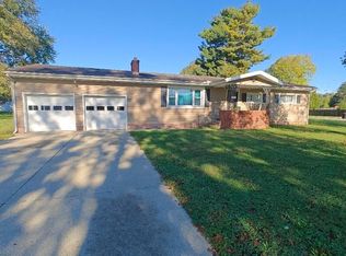 909 Fieldson Dr, Heath, OH