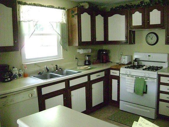 3rd image of 46 Waverly St