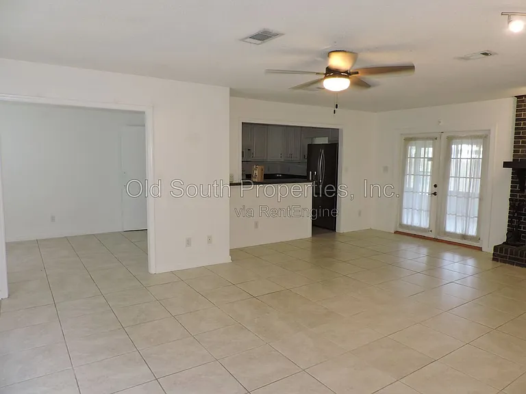 2323 Silversides Loop — Photo 3