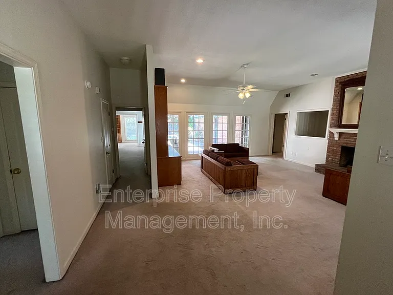6700 N Kirby Oaks Cv — Photo 4