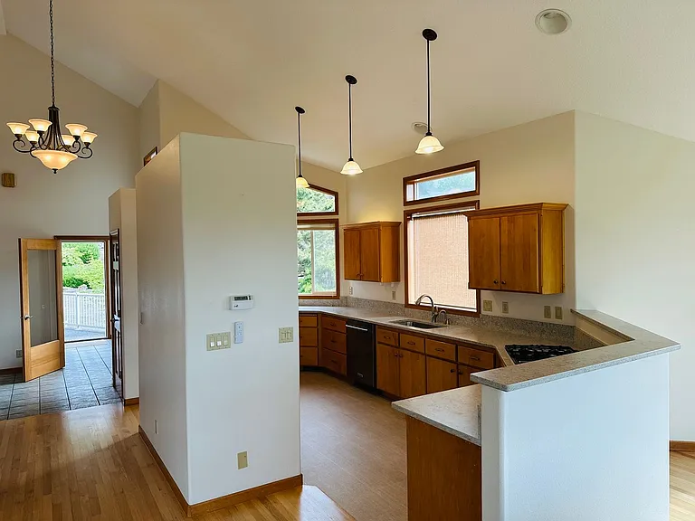 1875 N 15th Ct — Photo 6