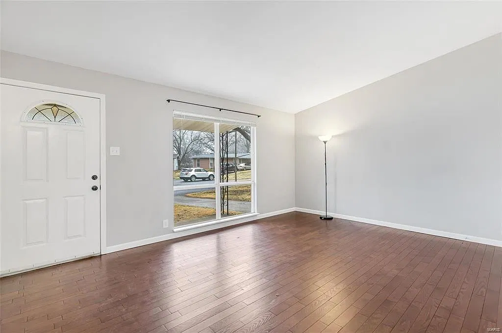 3 bed, 1.5 bath, 1066 sqft, $1,500 — Photo 2