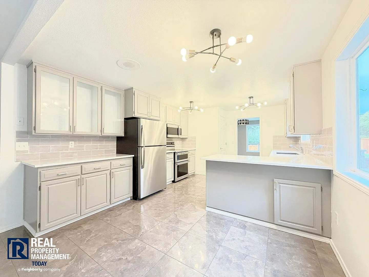 Spacious 4-Bedroom Puyallup Home with Large Fenced Yard & 2-Car Garage — Photo 3