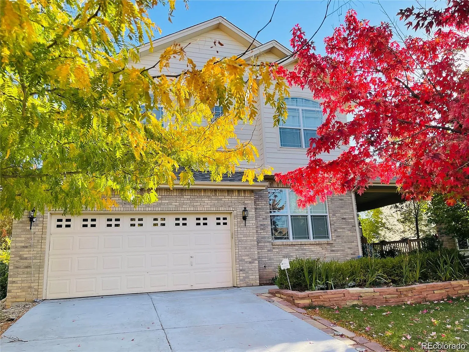 6 bed, 4.5 bath, 4543 sqft, $4,700 — Photo 2