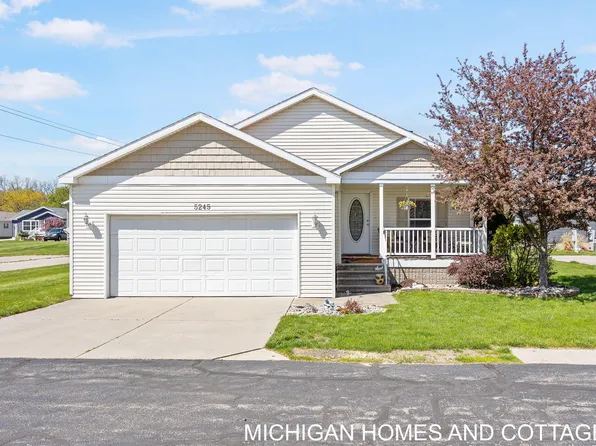 5245 W Scenic Turn Ln, Holland, MI 49423