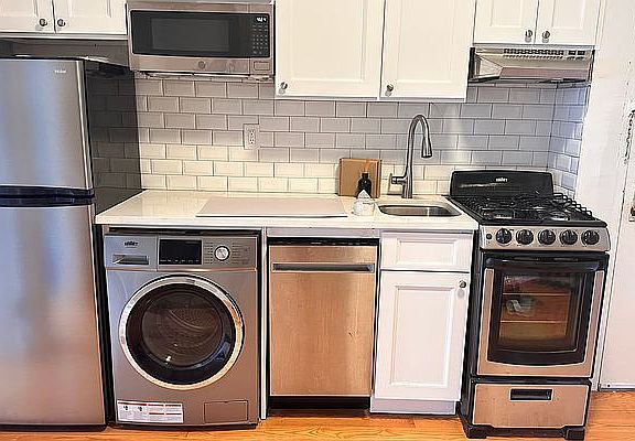 2nd image of 17 Saint Marks Pl APT 11