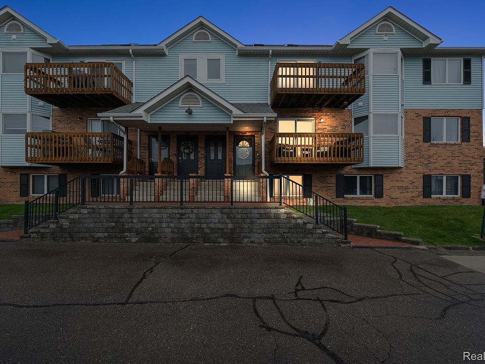 1st image of 243 Pinewood Cir
