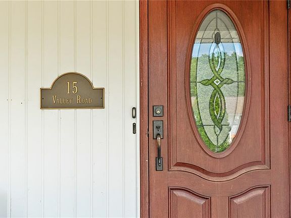 4th image of 15 Valley Rd