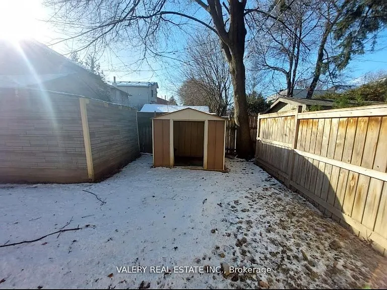 130 Glengarry Ave — Photo 2