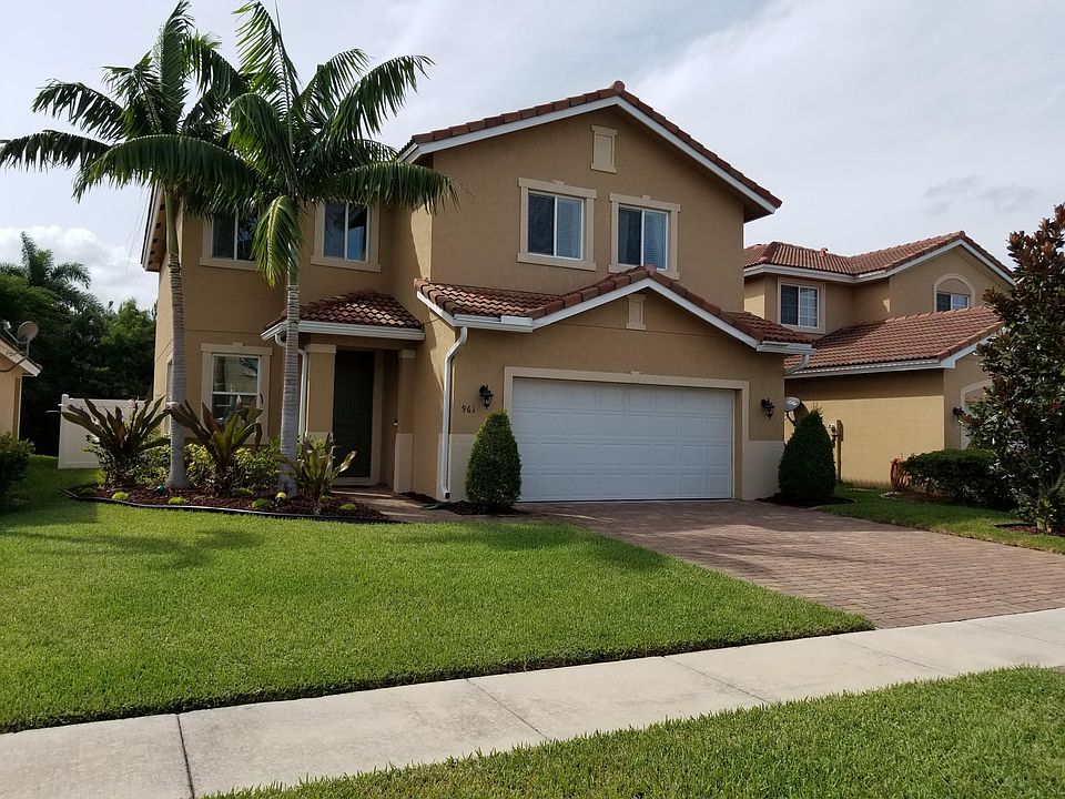 1st image of 961 Siesta Dr