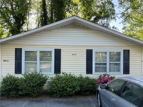 309 Bahan St, Taylors, SC 29687
