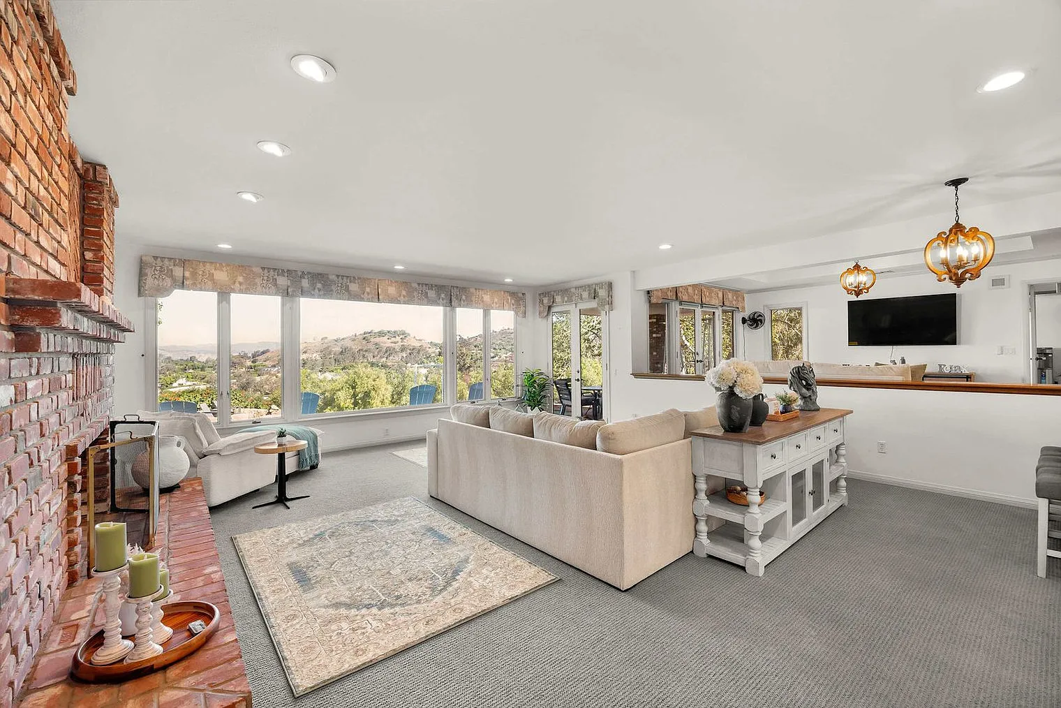 4 bed, 2.0 bath, $11,246 — Photo 1
