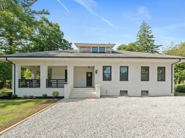 4 Marconi Ln, Marion, MA 02738