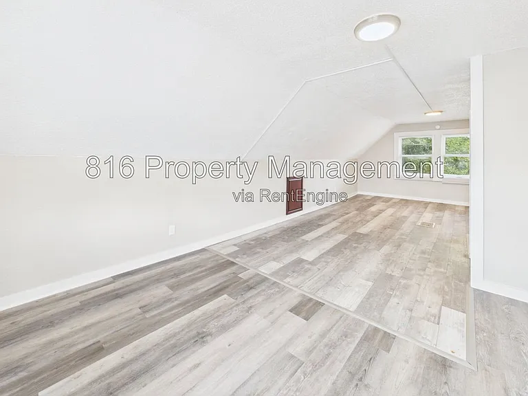 3205 E 31st St — Photo 34