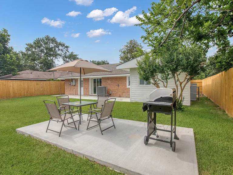 1703 Ansbury Dr — Photo 32