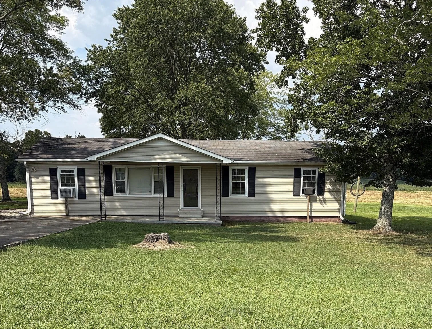 3 bed, 1.0 bath, 1232 sqft, $800 — Photo 1