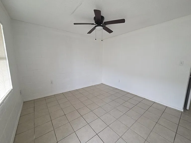 903 W 1st St #2 — Photo 4
