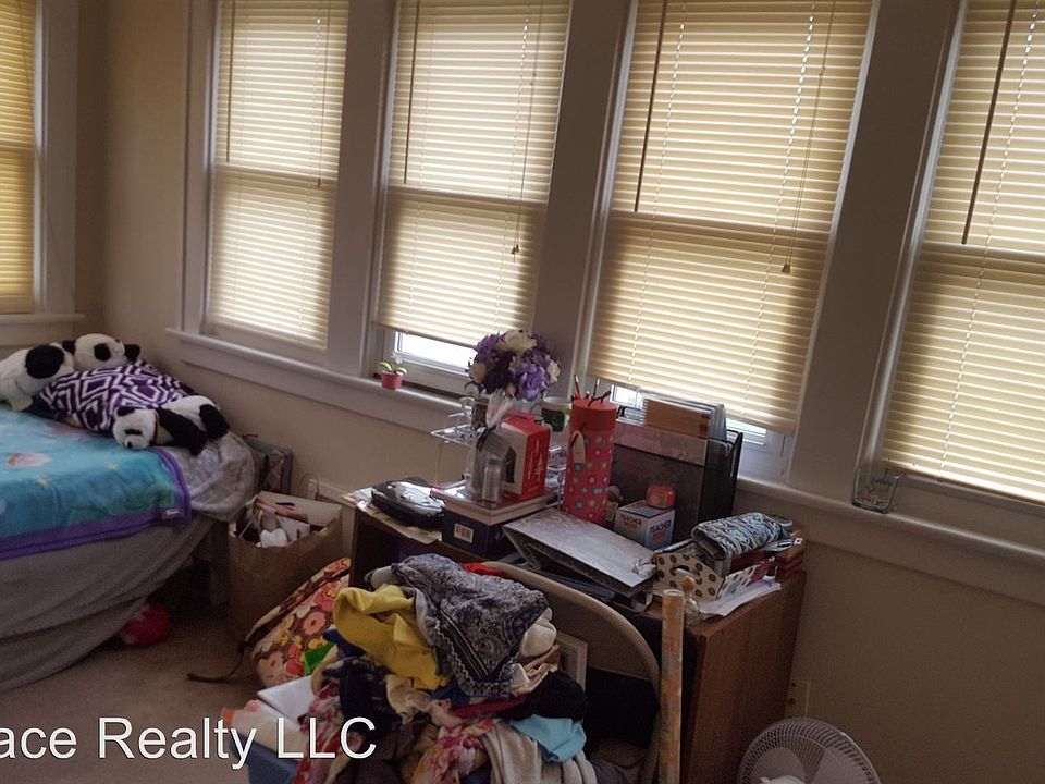 2nd image of 2833 Indianola Ave