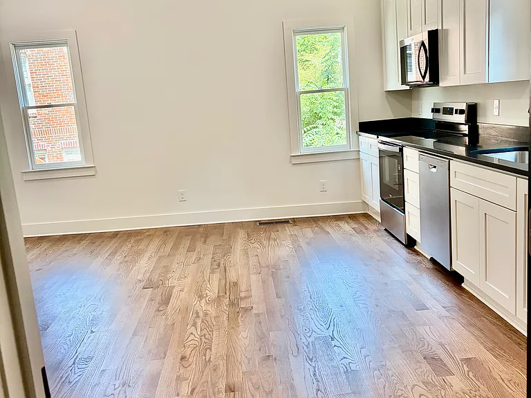 1900 Ridgewood Dr — Photo 5