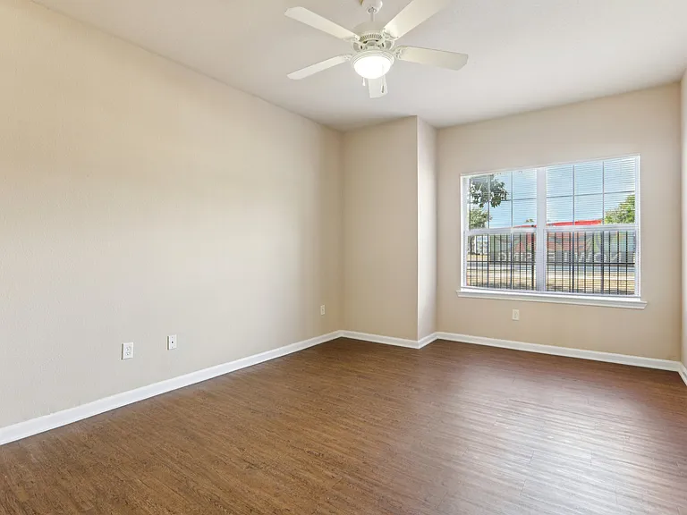 River Valley Apartments — Photo 30