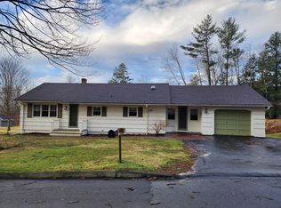8 Belleview Dr, Jay, ME 04239