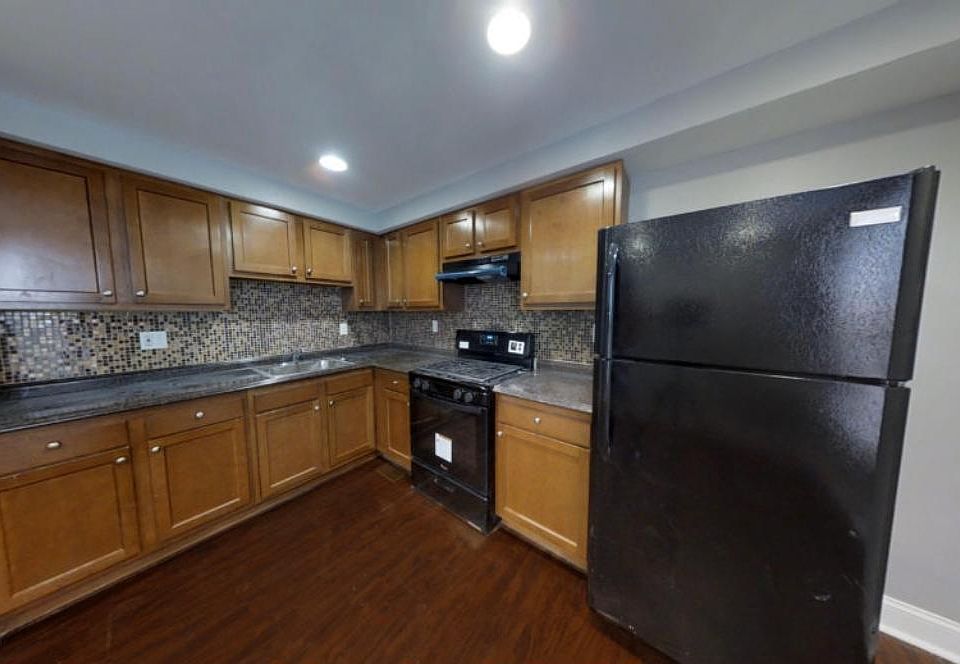 2nd image of 1504 Penrose Ave