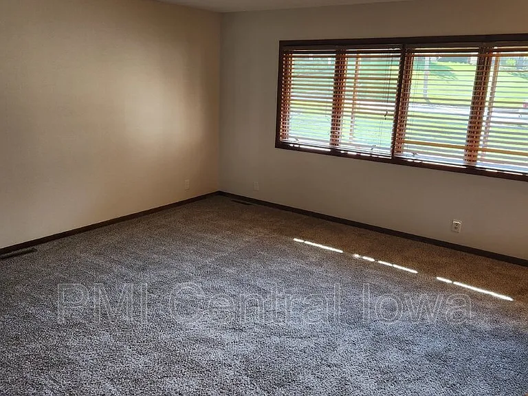 6615 Washington Ave — Photo 30