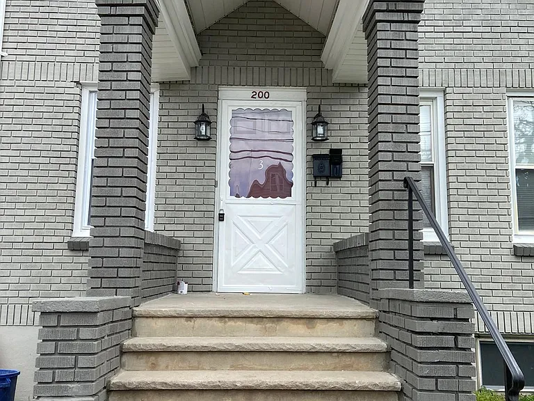200 Maple Ave #2 — Photo 1