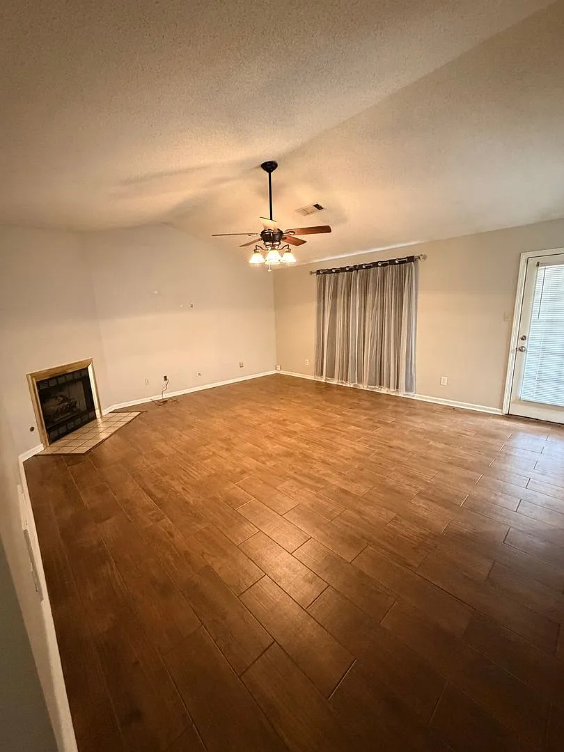3201 Stivers — Photo 2