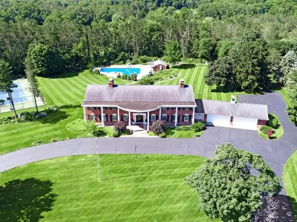 6240 Glenstone Dr SE, Grand Rapids, MI 49546