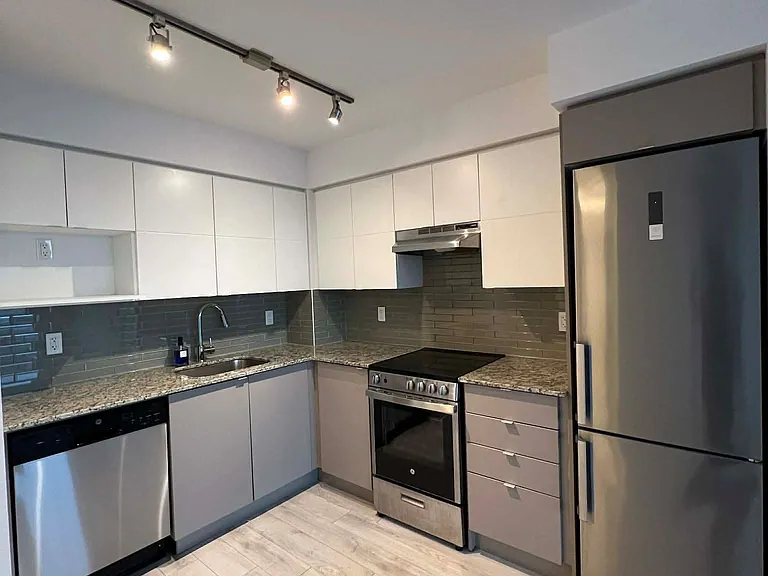 120 Varna Dr W #1303 — Photo 4