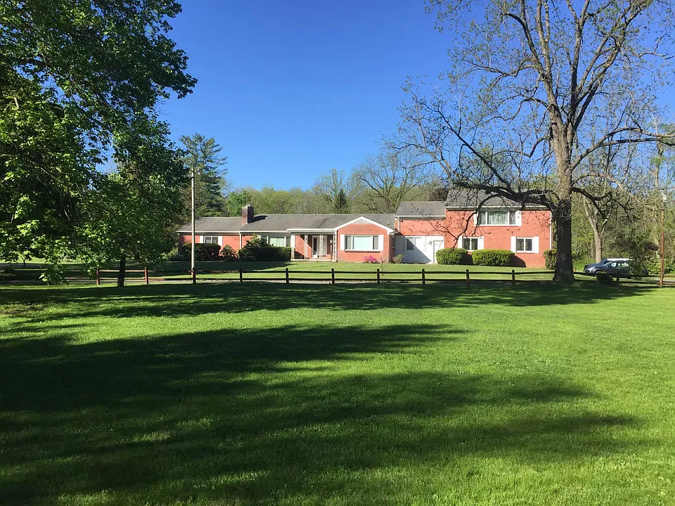 544 Hickory Ln #B