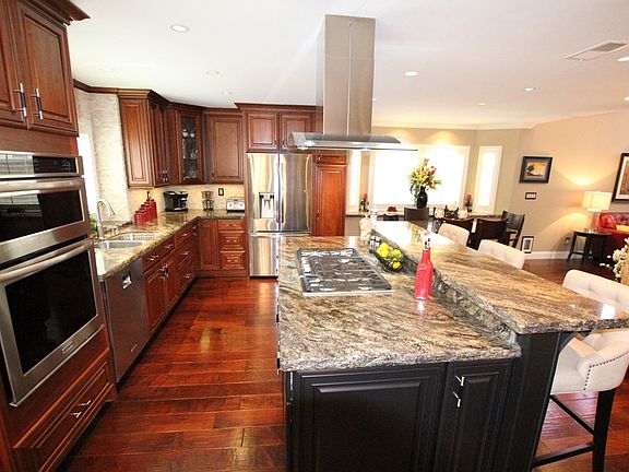 5th image of 3278 San Tomas Dr