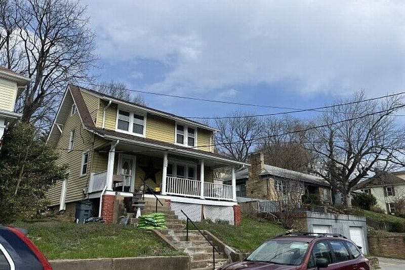 1st image of 515 W B St