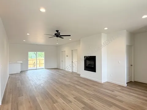 611 W 2nd Ave — Photo 11